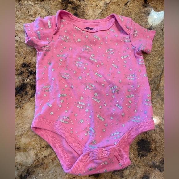 Free! 4-piece 0-3 month old clothing items - Picture 14 of 16